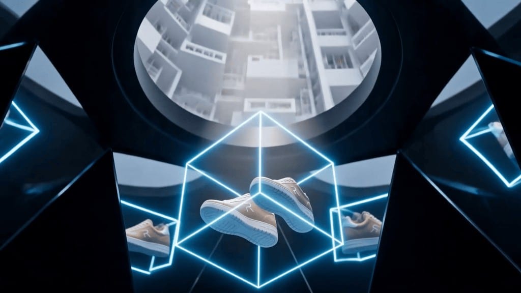Commercial Lengow — sneakers inside a neon cube